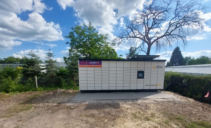 Paczkomat SAN10M Parking sklepu MetalBud