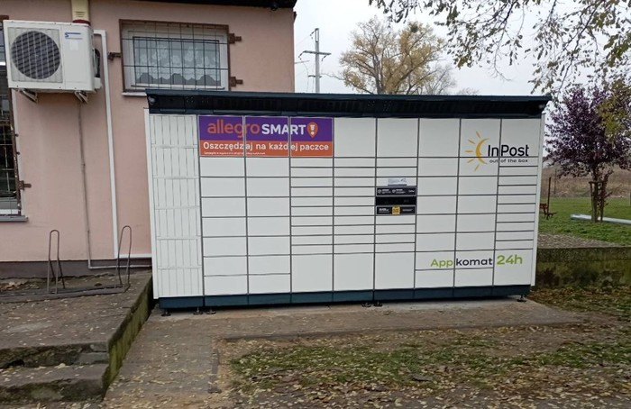Paczkomat SARQ01BAPP Przy sklepie spożywczym
