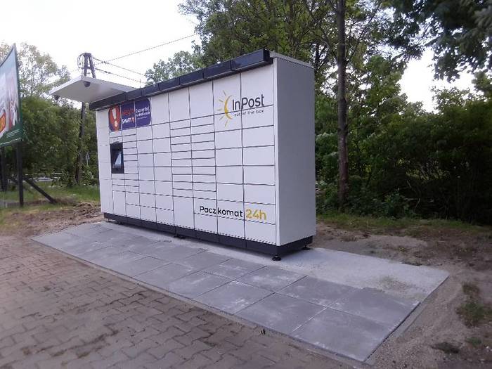 Paczkomat SAV01M przy sklepie Delikatesy Centrum