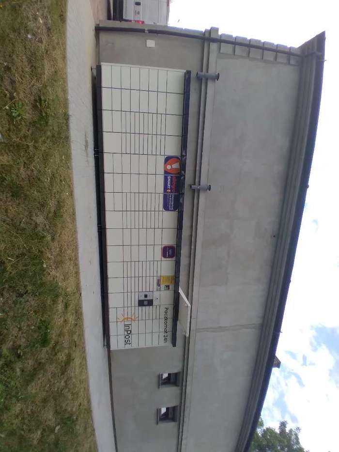 Parcel Locker SAY01N za sklepem spożywczym