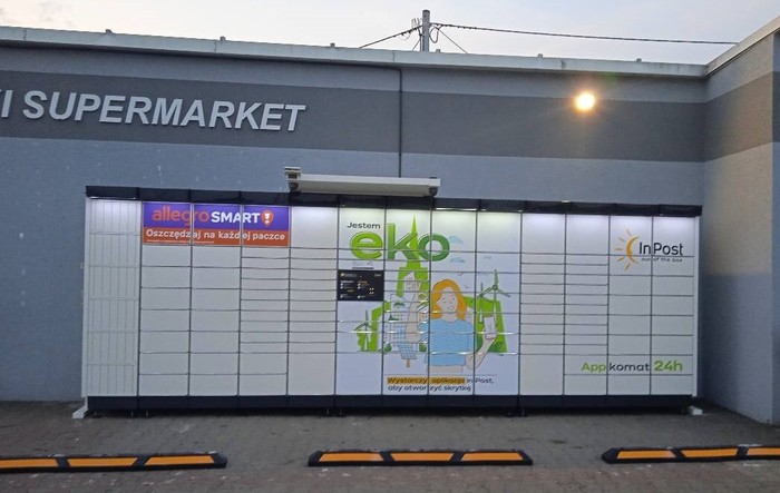 Paczkomat SBD01APP przy markecie