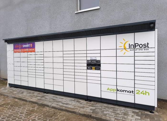 Paczkomat SBD01BAPP przy budynku