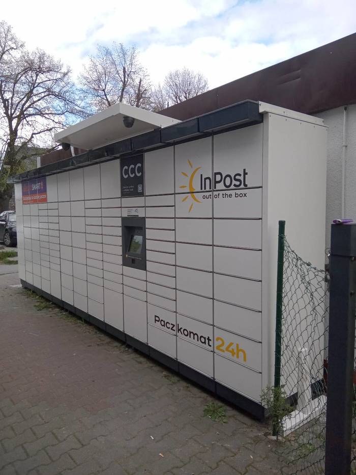 Paczkomat SBD09M przy piekarni