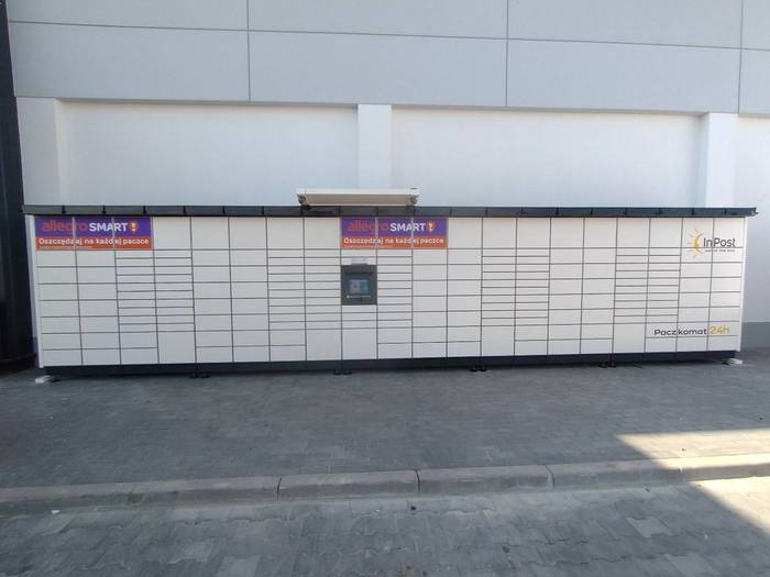 Paczkomat SBD13M przy markecie