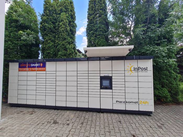 Paczkomat SBN03M Przed wejściem