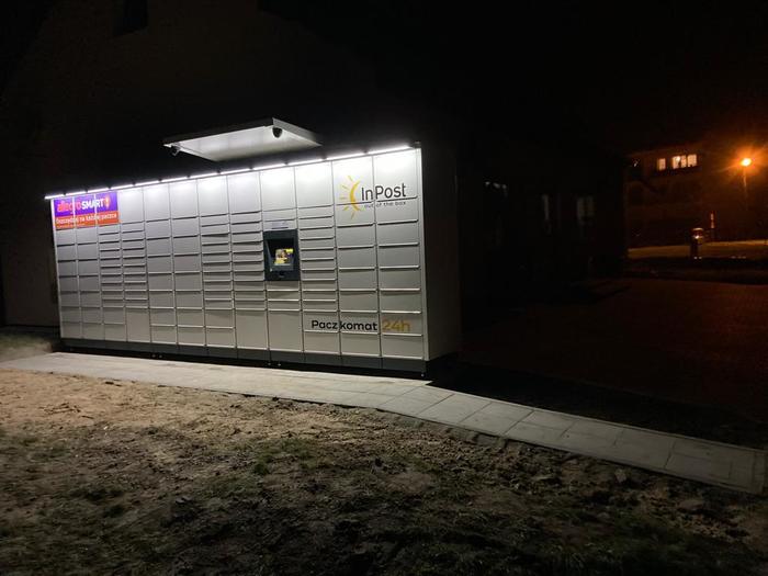 Parcel Locker SBR02M obok sklepu Chorten