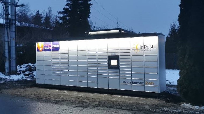 Paczkomat SCD01M Przy ul. Majowej.