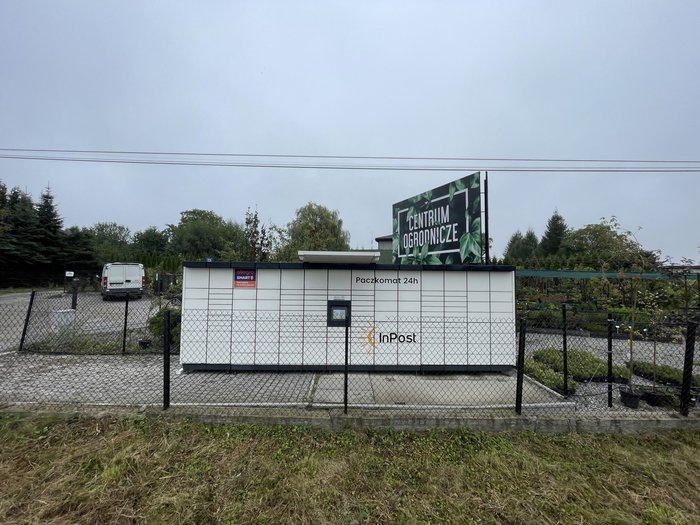 Paczkomat SCE01M Parking przy powstającym obiekcie handlowym