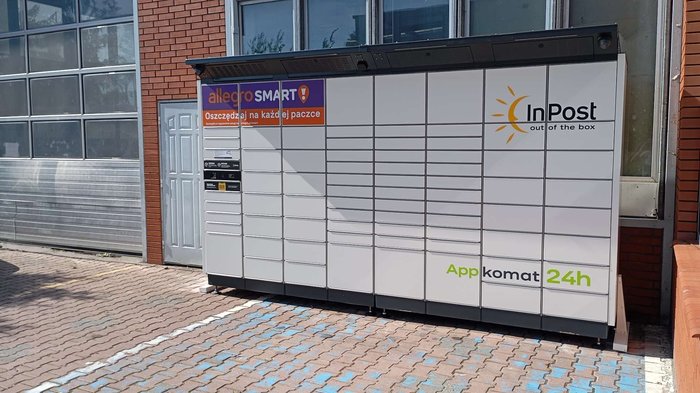 Paczkomat SCH01BAPP Na staji benzynowej MOYA