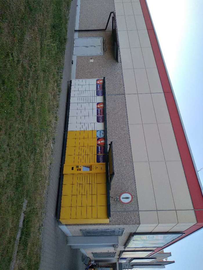 Paczkomat SCH08A Obok sklepu Kaufland