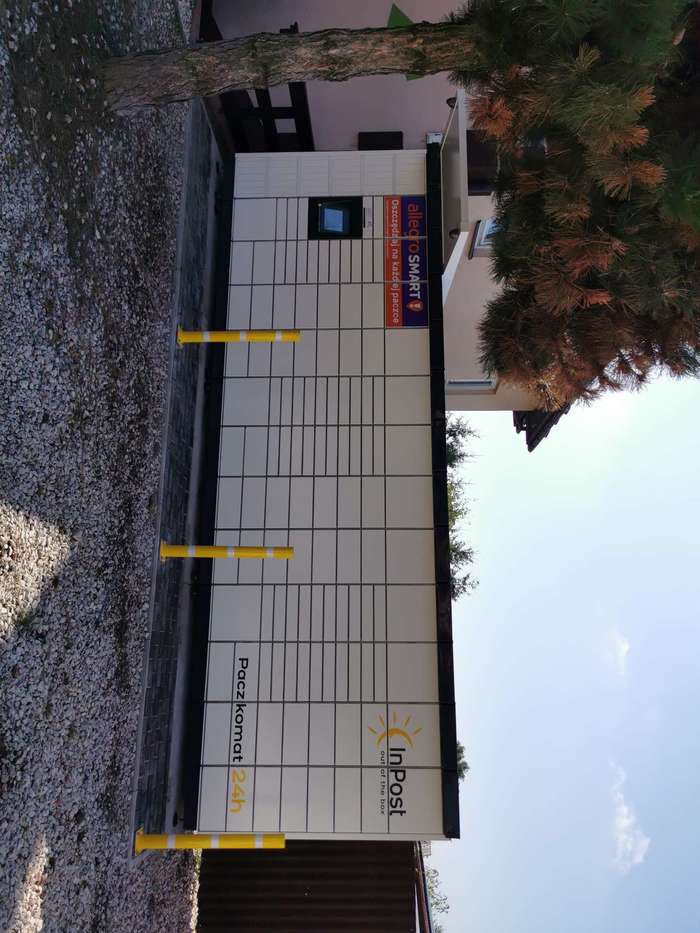 Paczkomat SCN02M Przy parkingu samochodowym