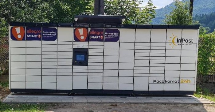 Paczkomat SCR03M Za sklepem Delikatesy Centrum