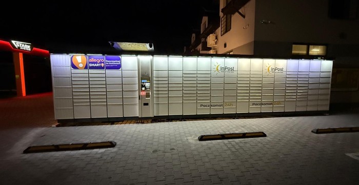 Parcel Locker SCS01A parking przed sklepem