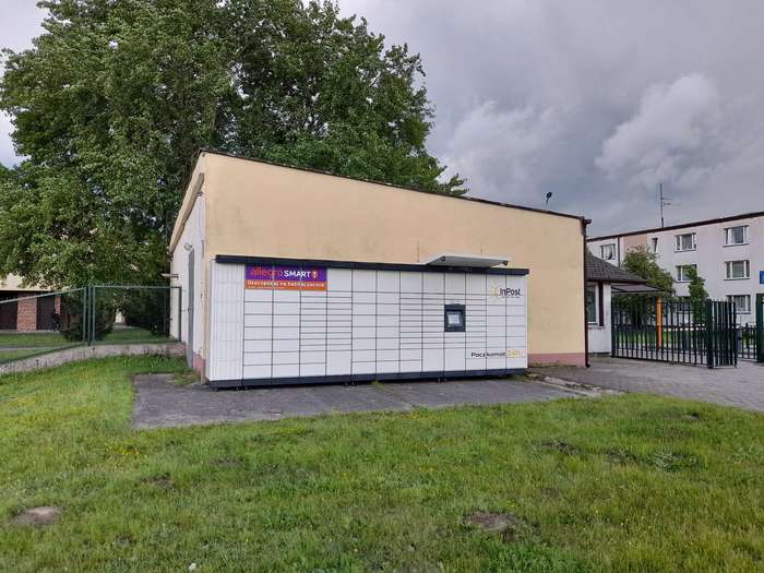 Paczkomat SCT08M przy Szkole Policji od ul. Solidarności