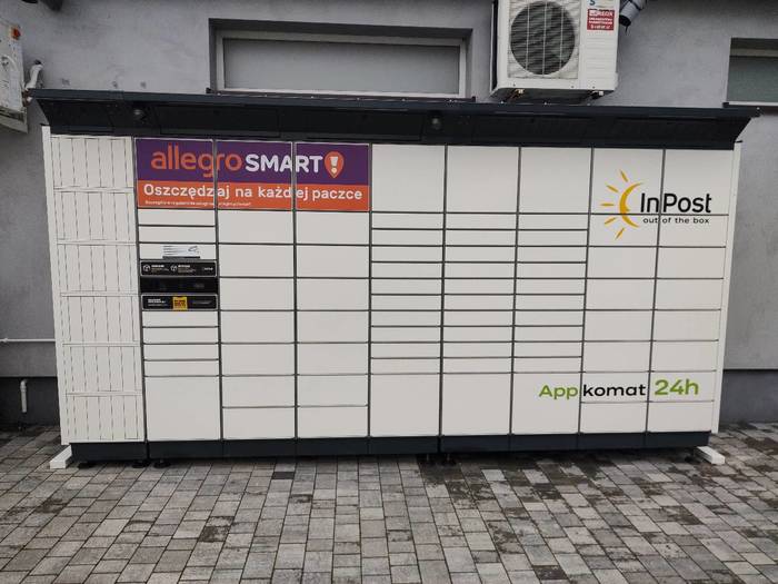 Parcel Locker SCVE01BAPP Na parkingu Lewiatana