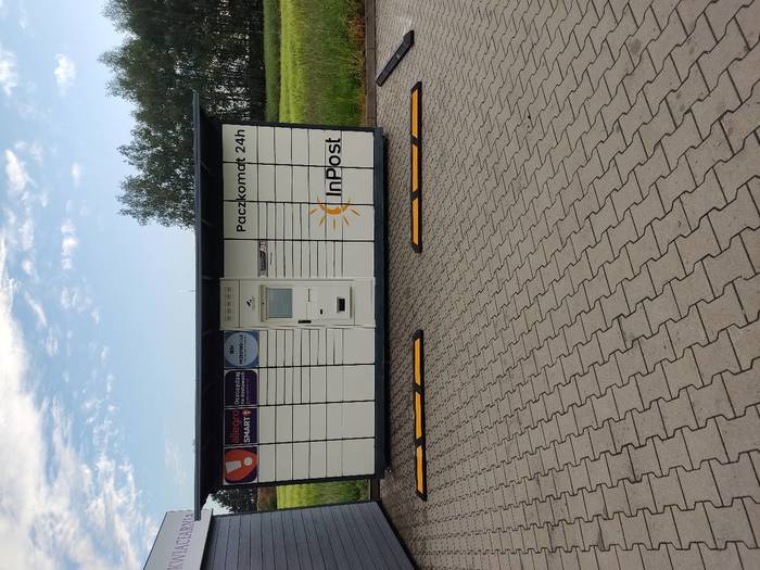 Parcel Locker SDZ01G na parkingu sklepu Lewiatan