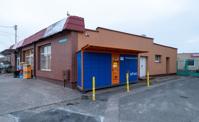 Paczkomat SEC01G Obok Domu Handlowego Fala