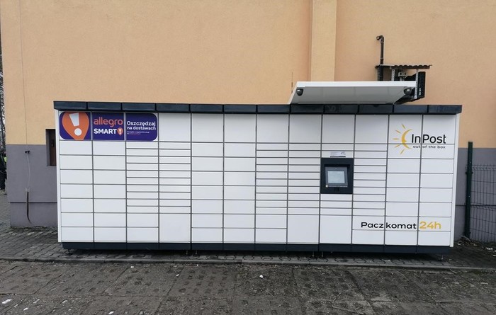 Parcel Locker SED01M Na parkingu marketu Tom-Kor