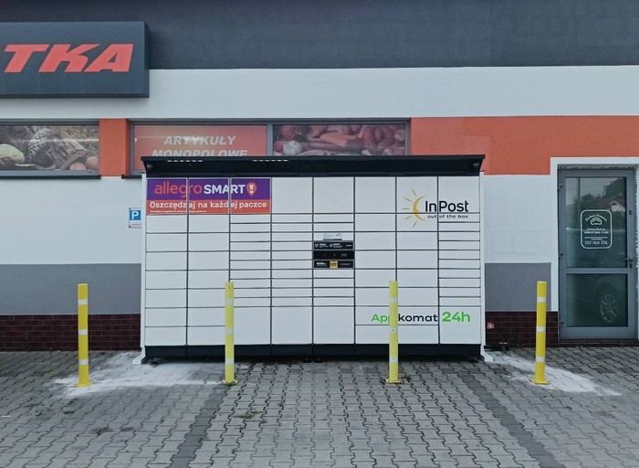 Поштомат SEM01BAPP Boczna ściana sklepu