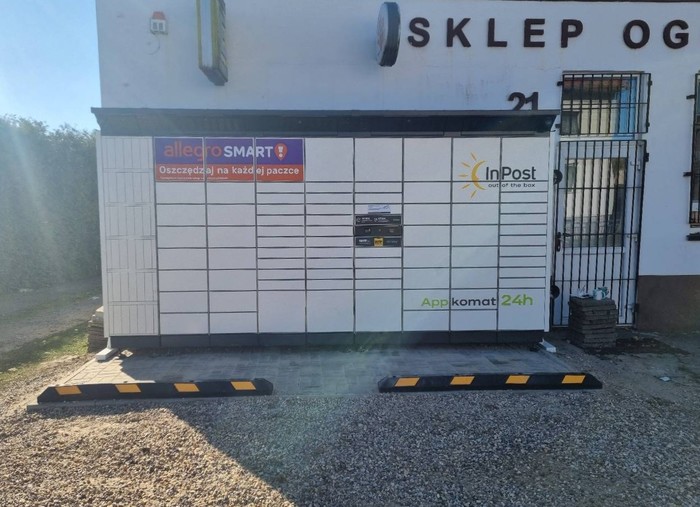 Paczkomat SEMQ01BAPP Przy sklepie spożywczym