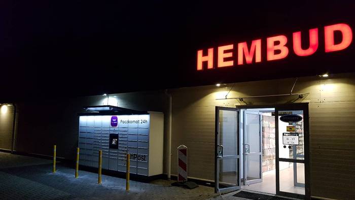 Paczkomat SID01M Przy bocznym wejściu do Hali Targowej