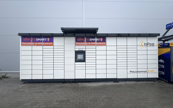 Paczkomat SID15M przy Biedronce