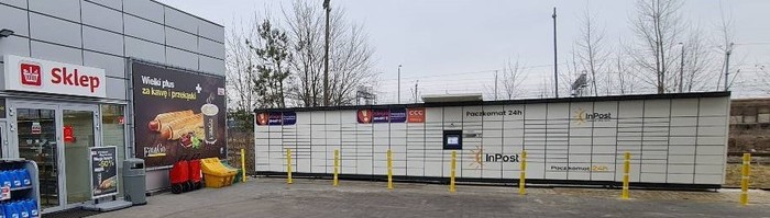Paczkomat SIE04M Przy stacji paliw Avia od strony torów kolejowych
