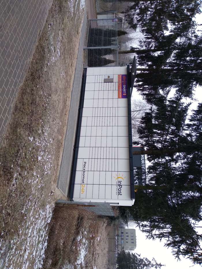 Paczkomat SIE06N Przy wjeździe do sklepu Reaktor
