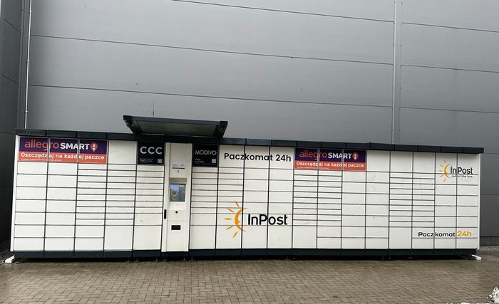 Paczkomat SIE13A obok sklepu Action