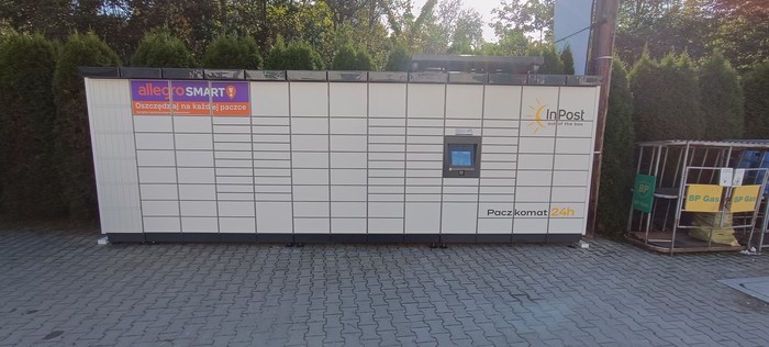 Paczkomat SIEN01M Przy sklepie spożywczym