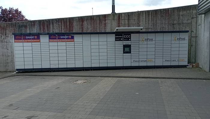 Paczkomat SIW05M Na parkingu sklepu Kaufland
