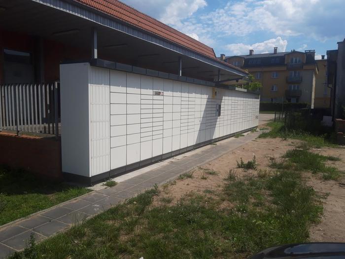 Paczkomat SIW05N Przy bocznej ścianie marketu Netto