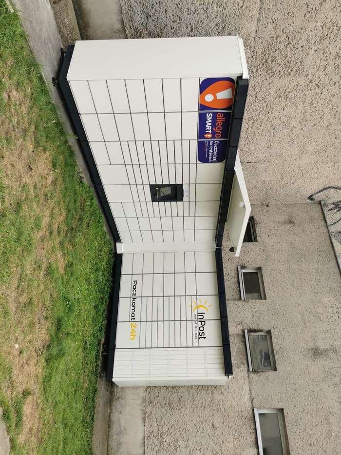 Paczkomat SIW06M Przed halą sportową
