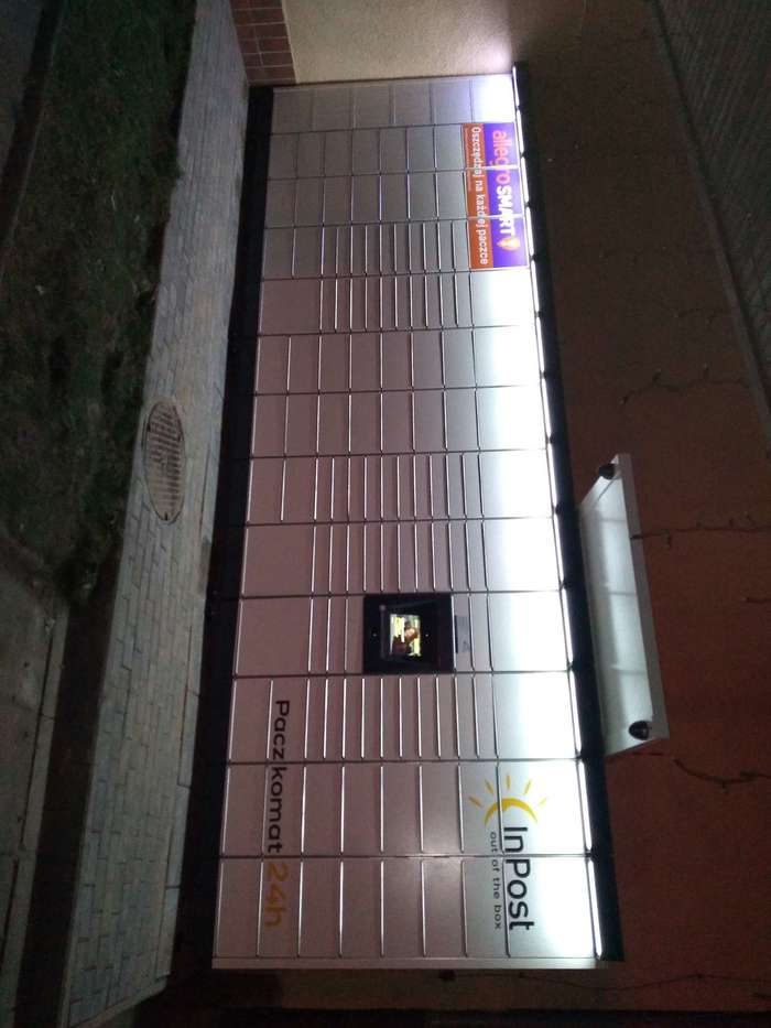 Paczkomat SIW08M Przy wejściu do basenu