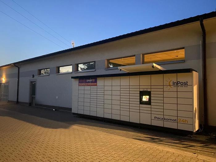 Paczkomat SJZ02M szczyt budynku top marketu