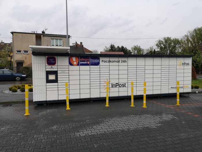 Paczkomat SKA01M Przy wjeździe na stację paliw Circle K