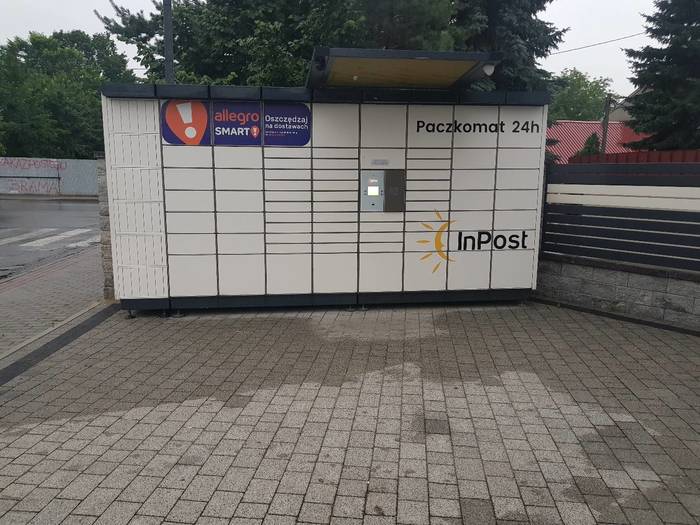 Paczkomat SKA01N Przy parkingu