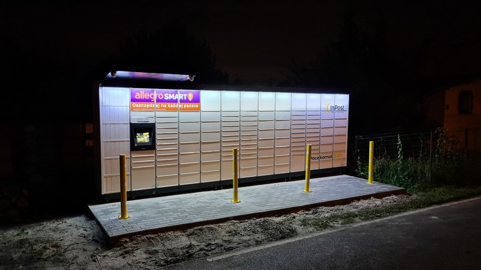 Paczkomat SKA11M Parking przed posesją