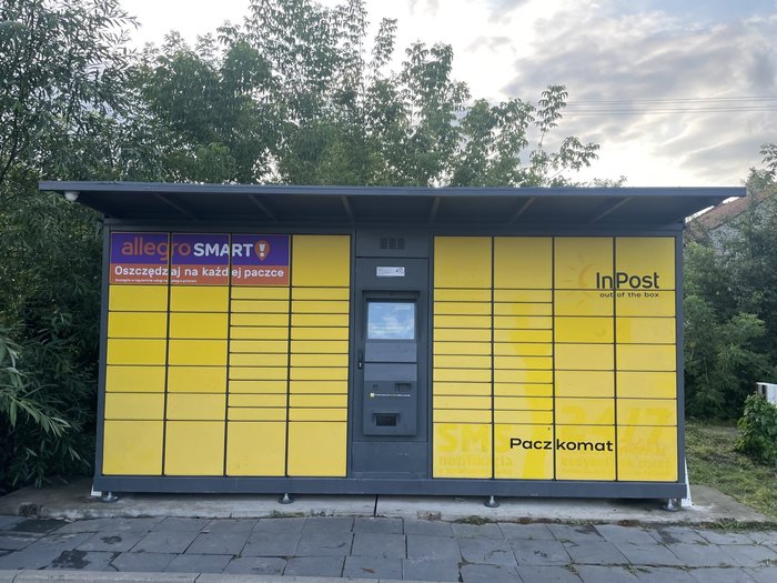 Paczkomat SKB01G Parking przy Delikatesach Centrum