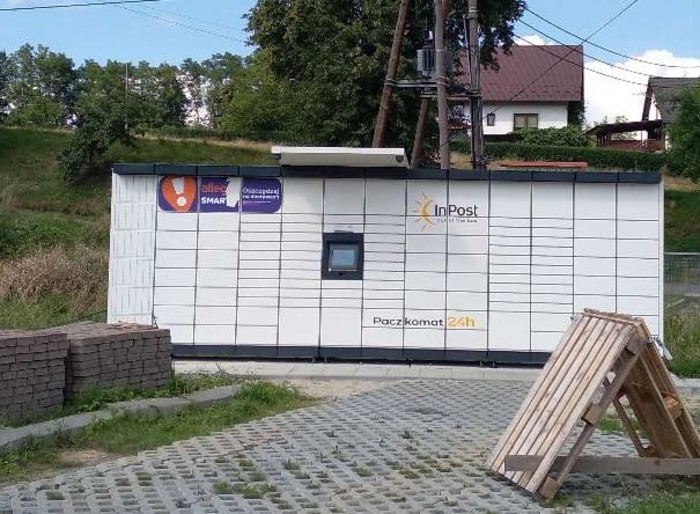 Paczkomat SKC05M Prywatna działka przy drodze przy ul. Partyzantów 191
