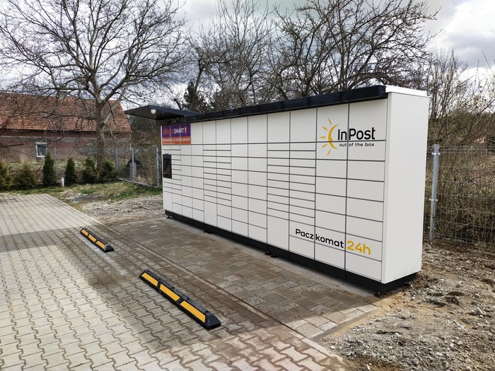 Поштомат SKG02M Parking obok sklepu Lewiatan