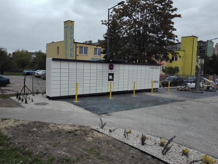 Paczkomat SKI01M Na końcu parkingu po lewej stronie od wejścia do sklepu Lidl