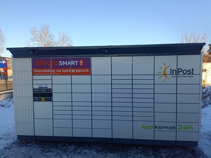 Paczkomat SKI07BAPP Na parkingu sklepu Żabka