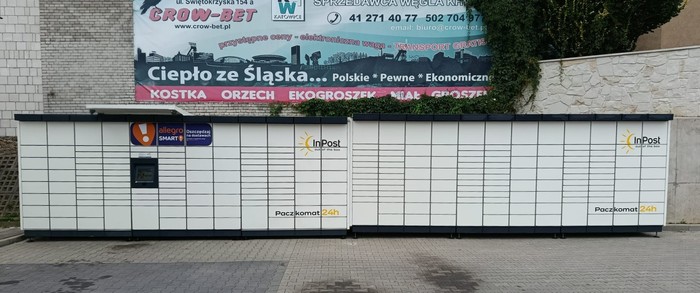 Paczkomat SKK02M Parking po prawej stronie od wejścia do sklepu Lidl