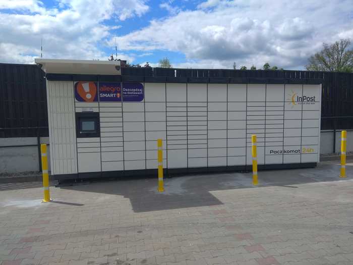 Paczkomat SKK10M Parking przy sklepie Aldi