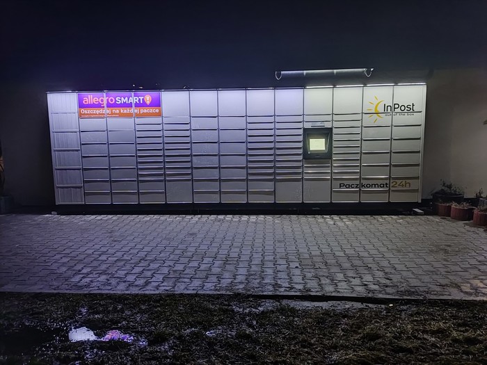 Paczkomat SKK15M przy sklepie ABC