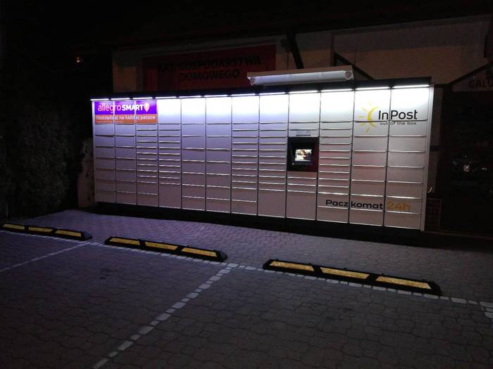 Paczkomat SKZ05M Przy sklepie Spożywczym Galux