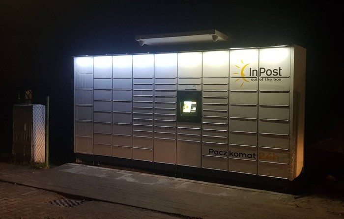 Paczkomat SLAX01M W płocie