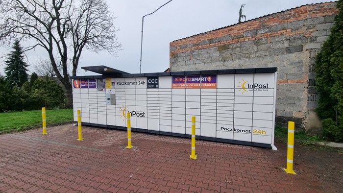 Parcel Locker SLL01N Na parkingu przy sklepie Sedal