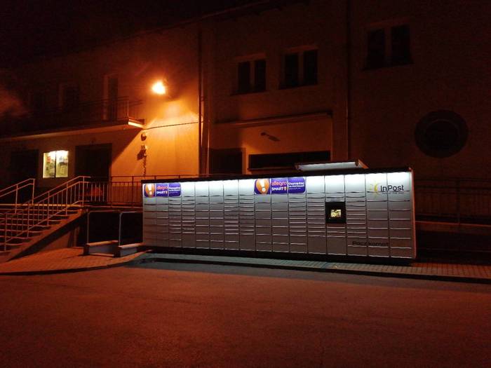 Parcel Locker SLM01M przed wejściem